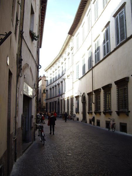lucques rue01.jpg